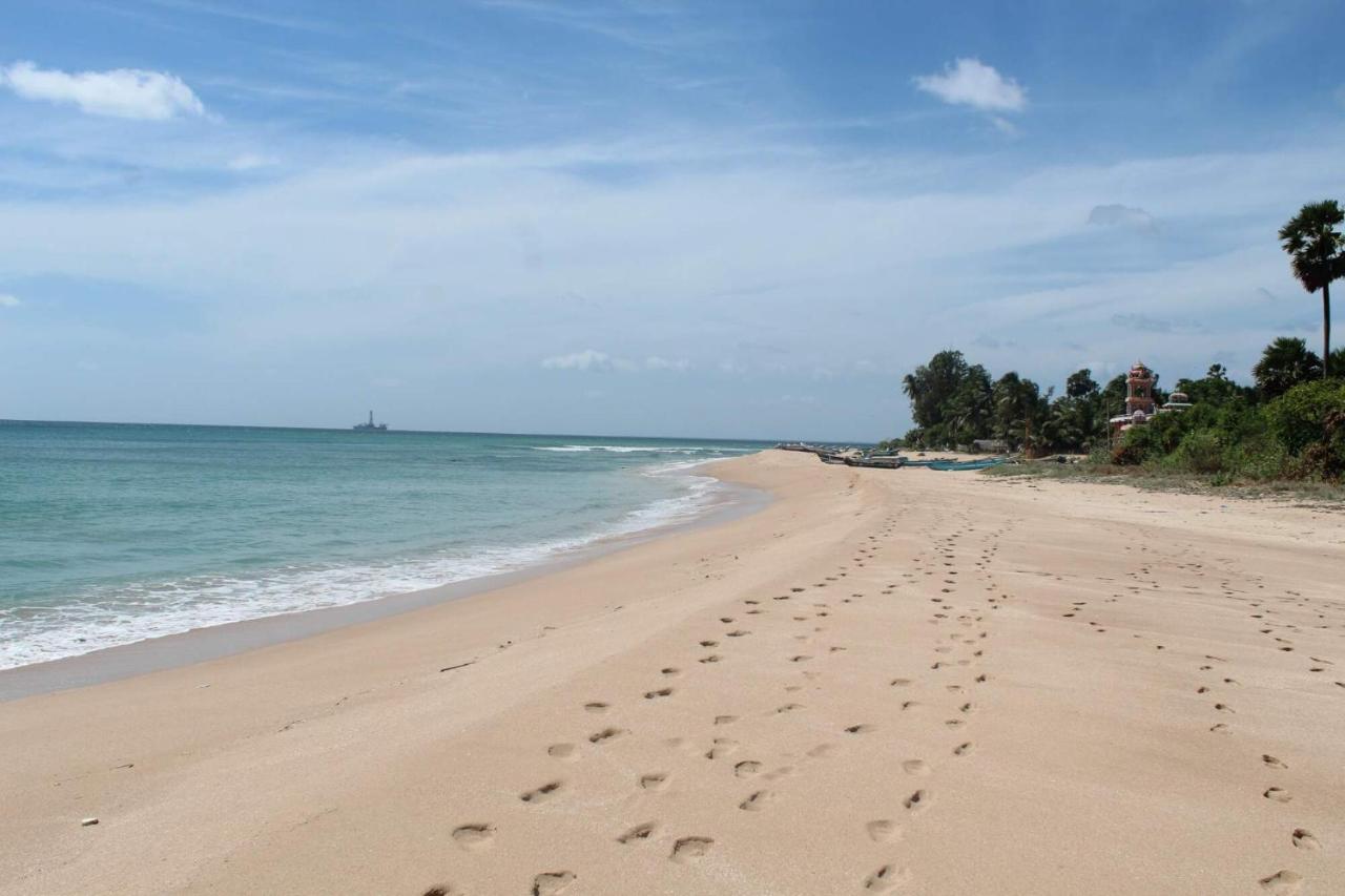 108 Palms Beach Resort Trincomalee Exterior photo