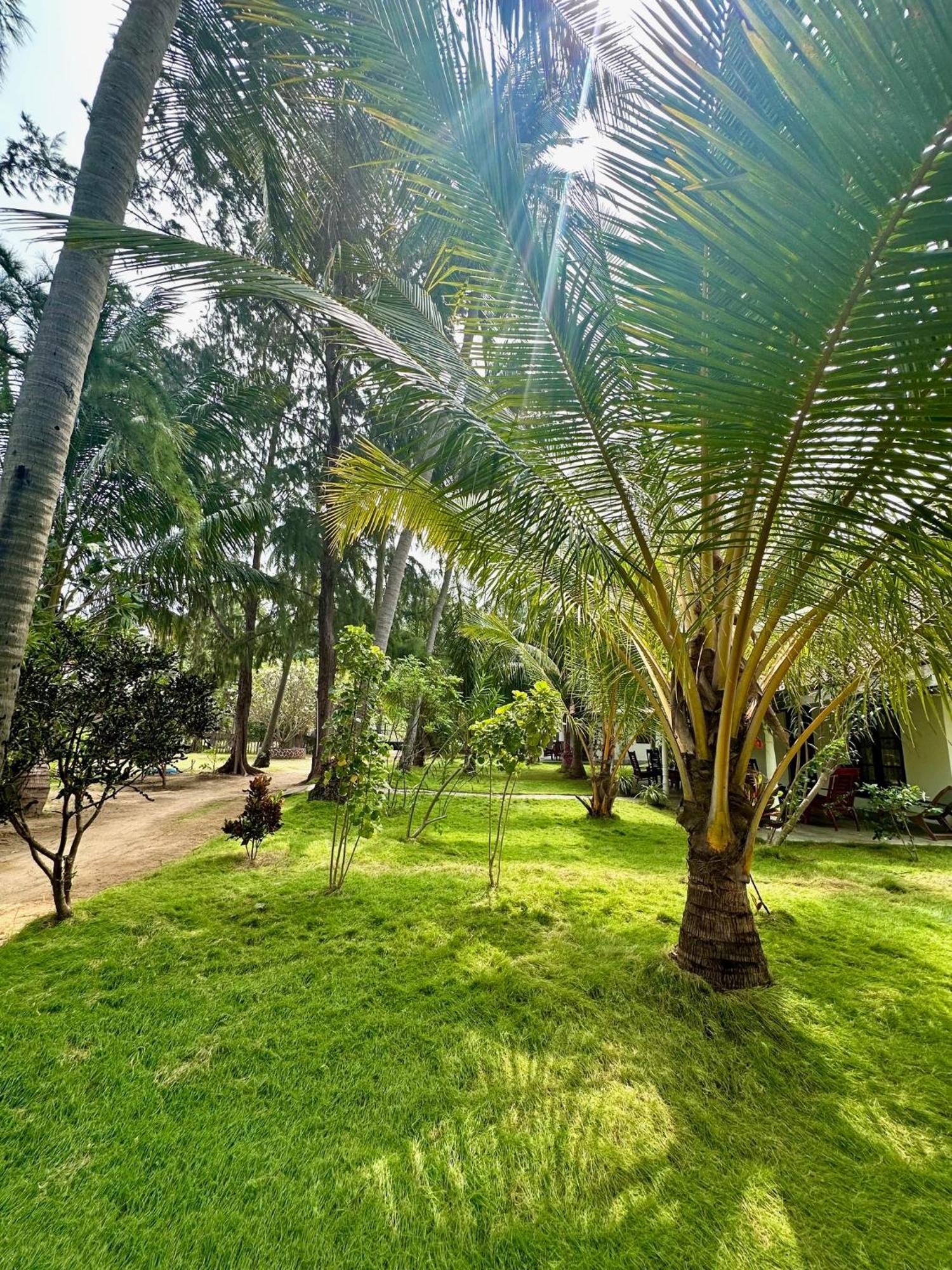 108 Palms Beach Resort Trincomalee Exterior photo