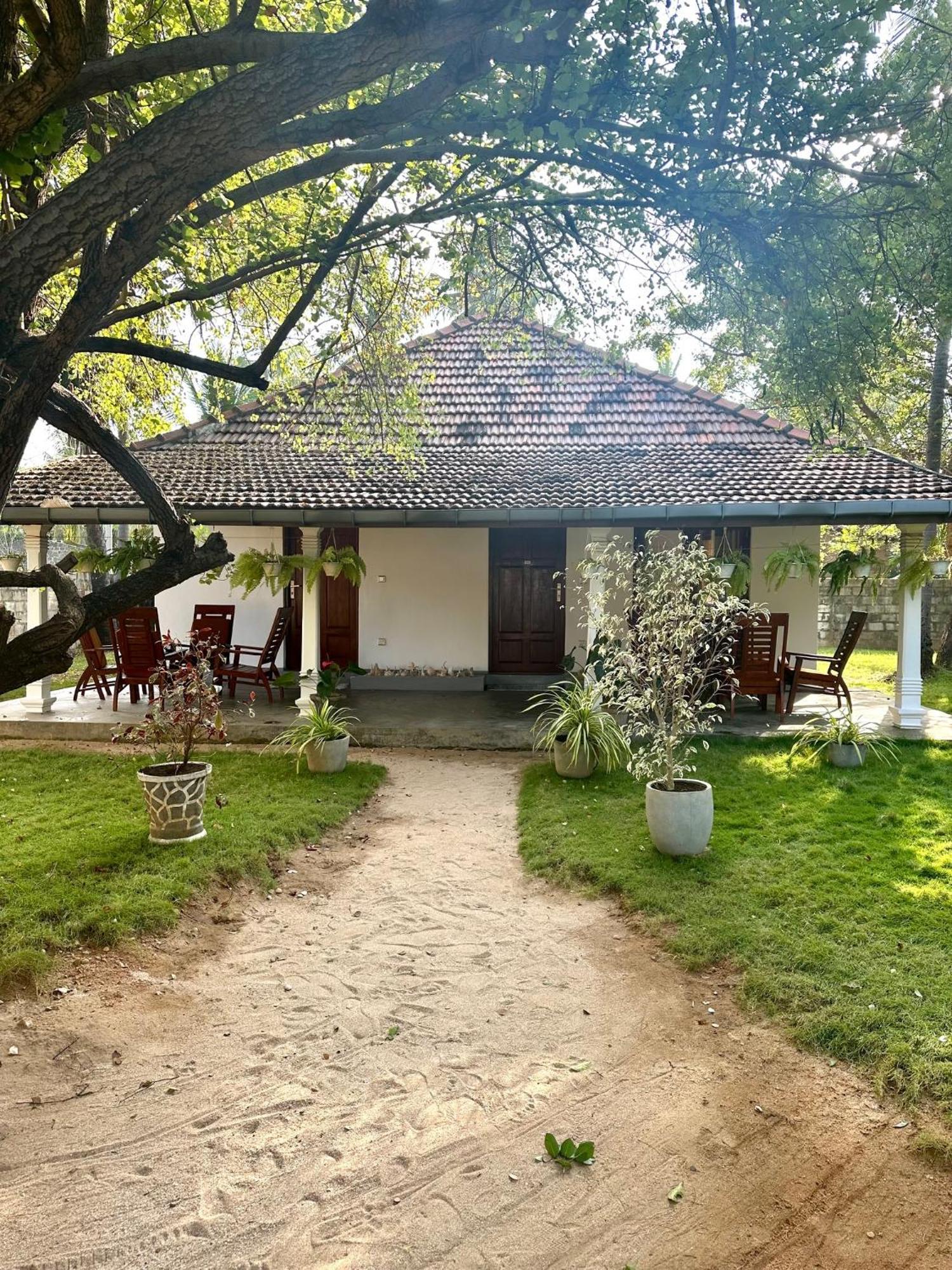108 Palms Beach Resort Trincomalee Exterior photo