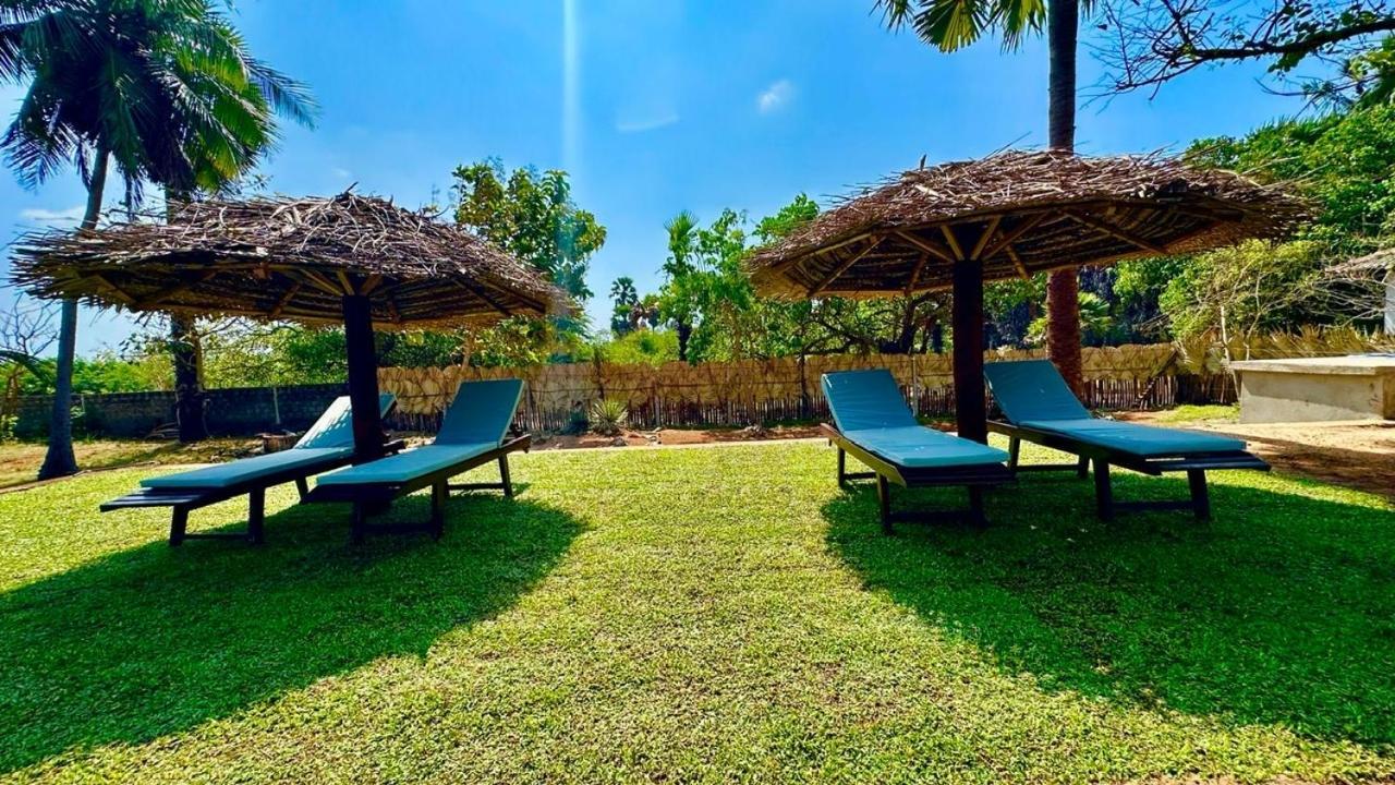 108 Palms Beach Resort Trincomalee Exterior photo