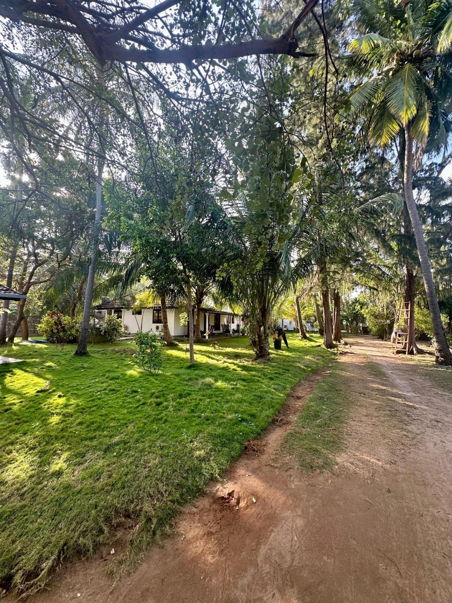 108 Palms Beach Resort Trincomalee Exterior photo